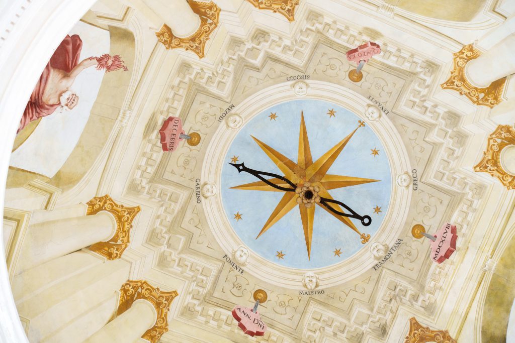 Cupola affrescata con rosa dei venti di Villa Selvatico
