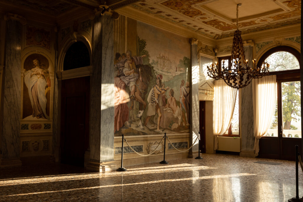 Il salone affrescato